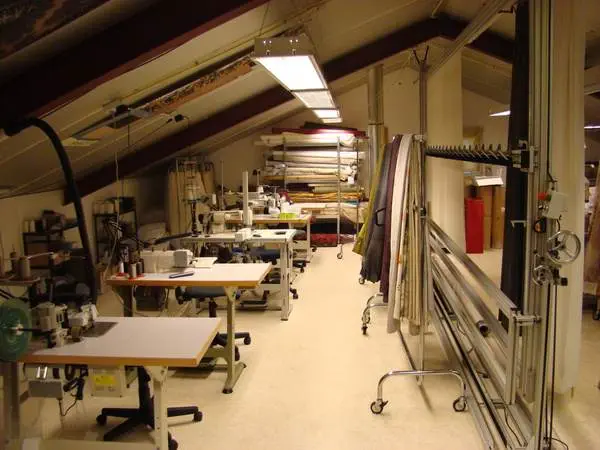 gordijnenatelier Woongilde → Woongilde → Woongilde gordijnenatelier met naaimachines
